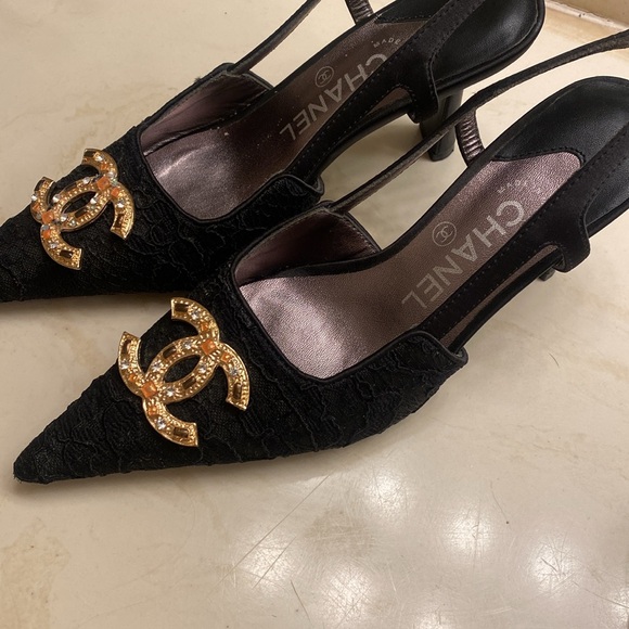 CHANEL SIZE 38C black lace sling back heels CC gold medallion vintage - Picture 8 of 9
